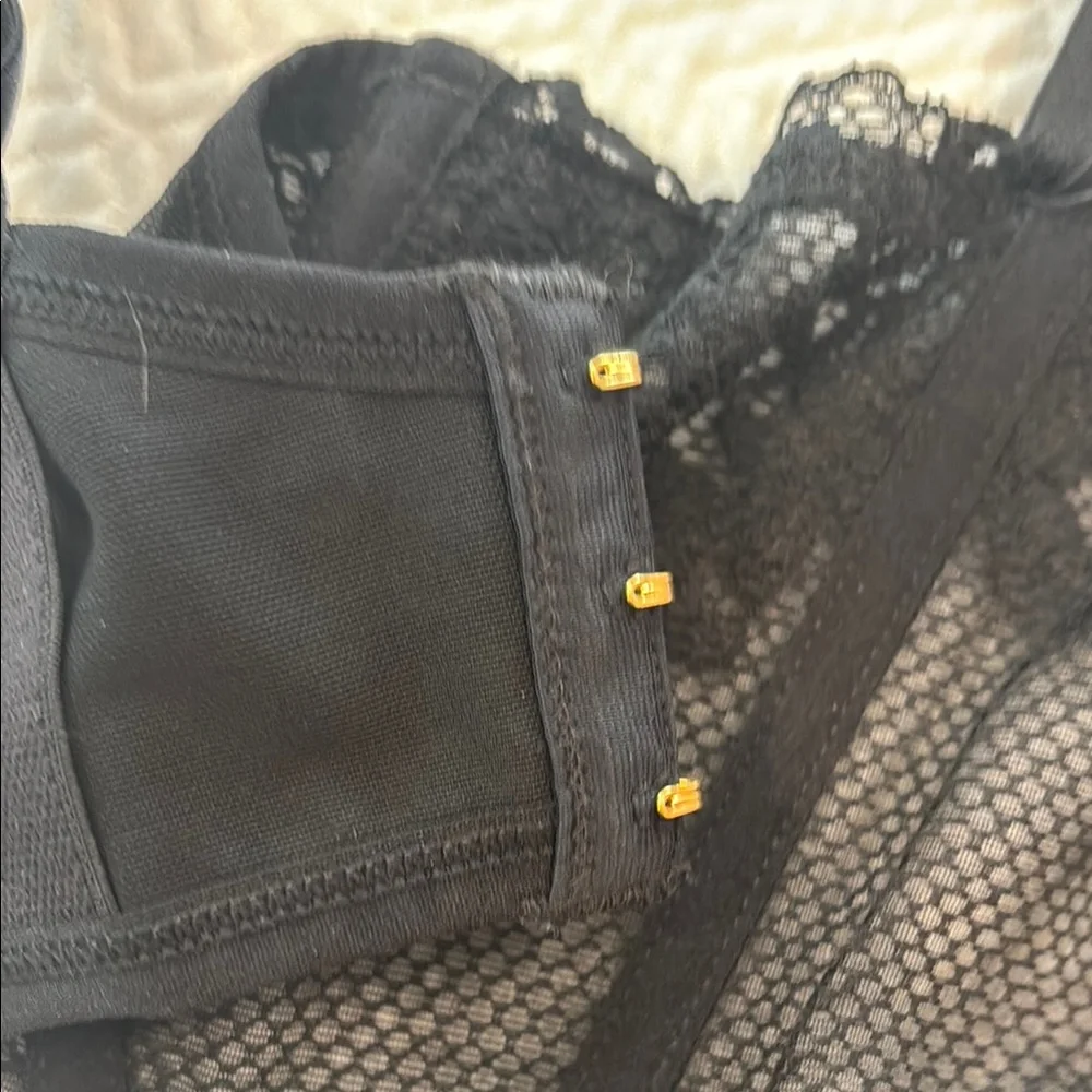Black Underwire Bra with Adjustable Straps and Molded Cups - Picture 3 of 8